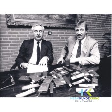 05-03-1988 Lobith Inlever van de piepers brandweer Pannerden Coll. oud burgemeester T.Maas